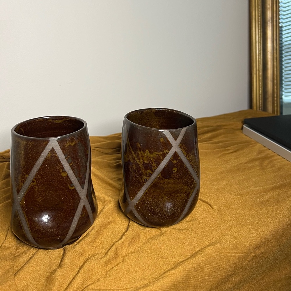 Vases (2) Brown - Picture 14 of 14